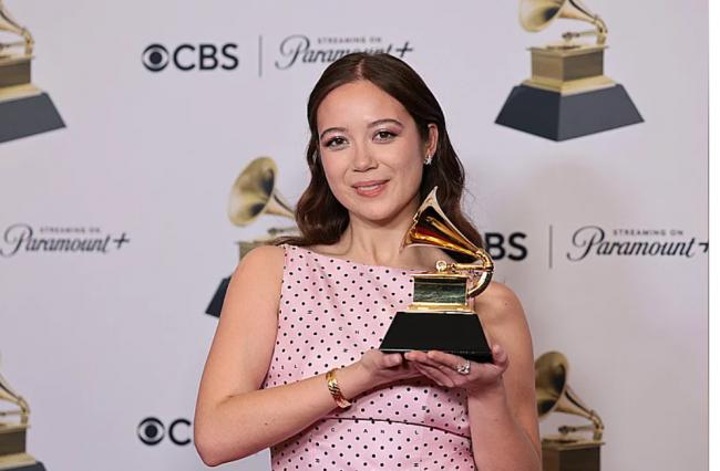 惊喜：24岁中国冰岛混血女歌手林冰获葛莱美奖