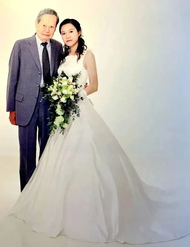 杨振宁翁帆庆祝结婚20年 差54岁恋情饱受质疑