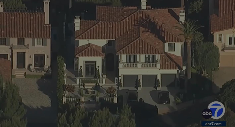Newport Beach豪宅发生入侵案件，住户是华人富有家庭。（ABC7）