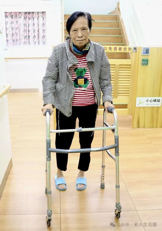 86岁老戏骨住养老院穿尿片 叹自己快死了