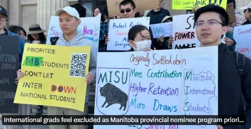 绝望！大批中国留学生抗议加拿大移民政策