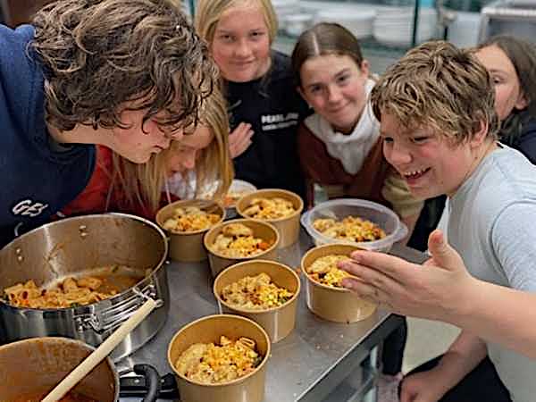 202512_17660953901962.jpg dine15 (1).jpg