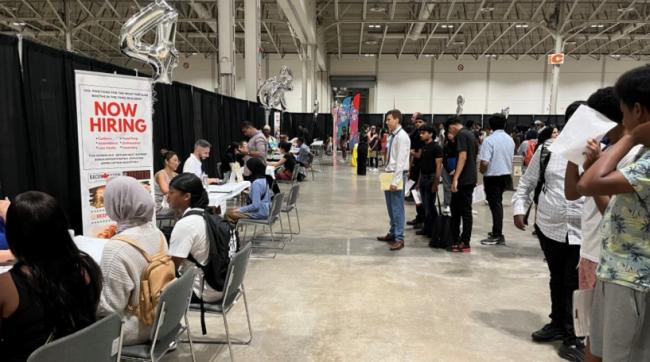最惨毕业季！加拿大应届生求职遇20年最差市场
