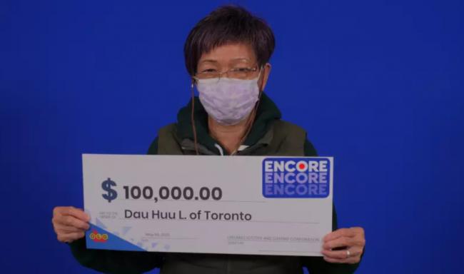 亚裔发型师愚人节中奖 与4名子女分享10万奖金