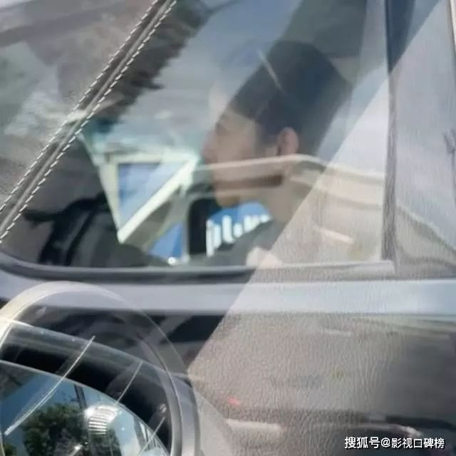 章泽天从英国回深圳 传闻直接买下一层楼