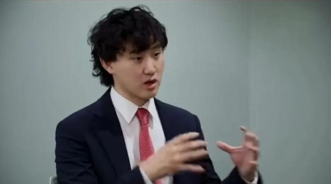 扎克伯格挖到华裔“天才少年” 净资产36亿美元