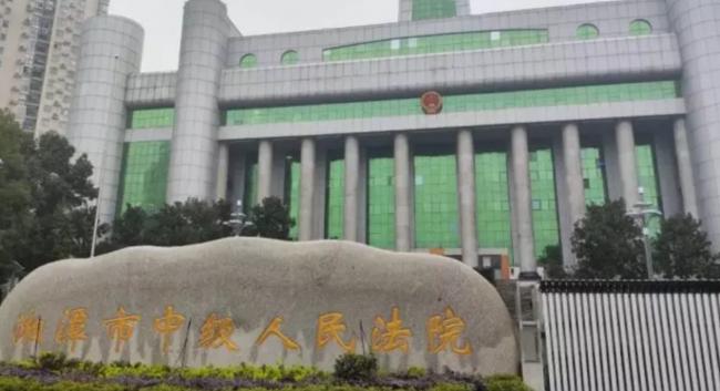 阿哥隐瞒父亲葬地 两个妹妹告上法庭结果……