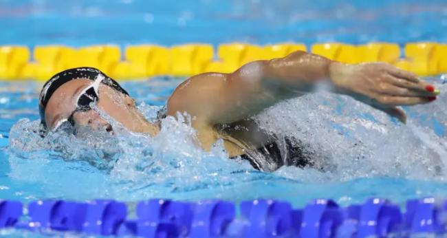 牛：加拿大女飞鱼勇夺400米自由泳世锦赛冠军