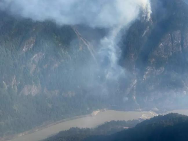 高温下 卑诗山火继续活跃 菲沙峡谷有居民被撤离