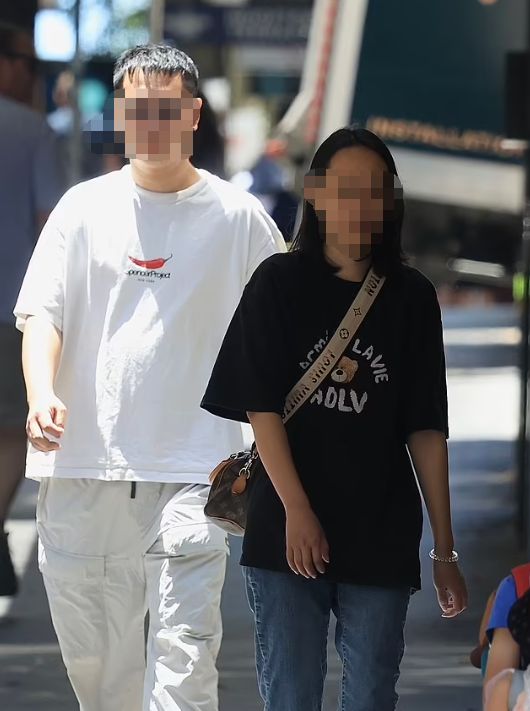 19岁中国女留学生连生三娃! 无身份无产检, 靠谷歌自己接生! “很害怕,想入籍”