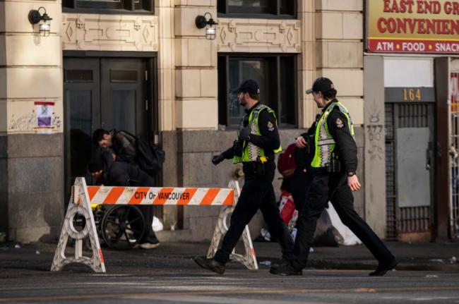 炸裂!47名温哥华警察加班收入超10万 最高达24万