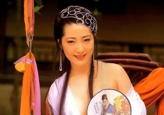一辈子演了两部三级片 至今仍是亚洲第一美胸