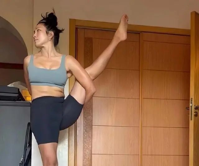 香港知名女星举家移居非洲 混血儿子颜值高
