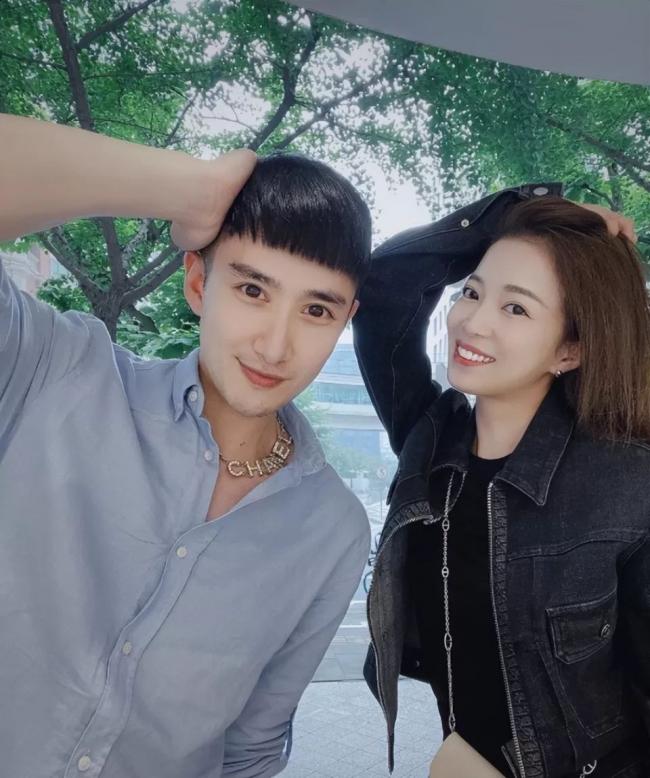 她曾是东方卫视台柱子 离婚后独自带儿子生活