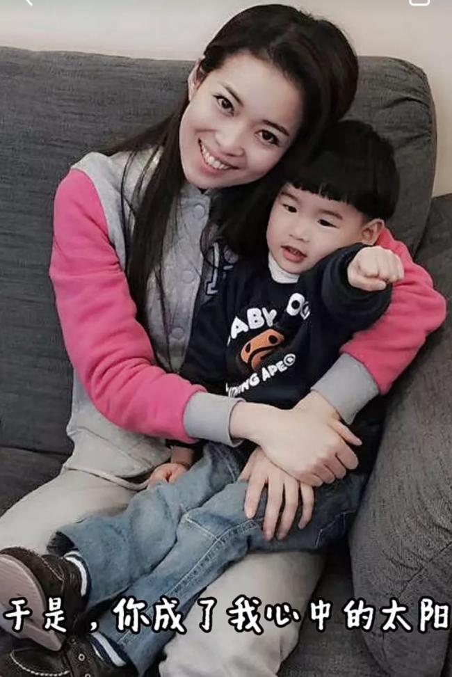 她曾是东方卫视台柱子 离婚后独自带儿子生活