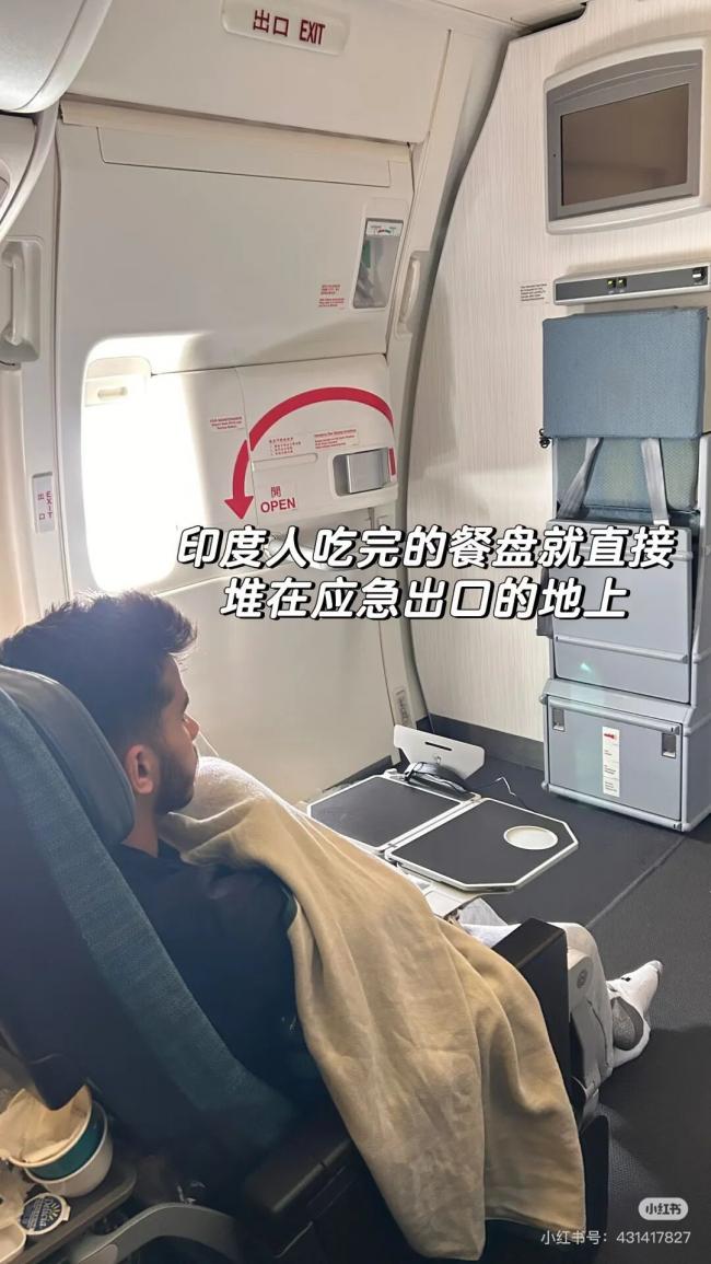 温哥华飞香港航班大乱 大批印度人轮椅排队