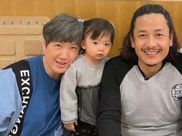 恭喜！香港知名男星58岁妻子剖腹生二胎