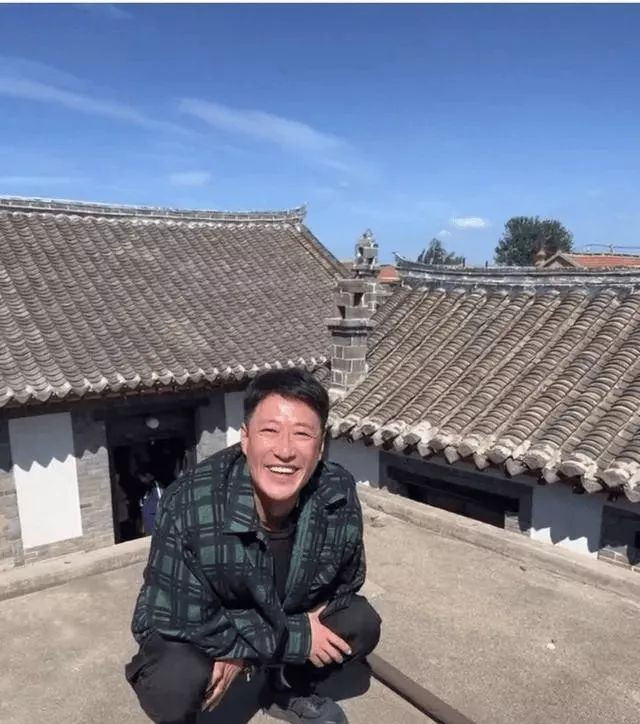 于震：回山东老家定居 青砖瓦房四合院引热议