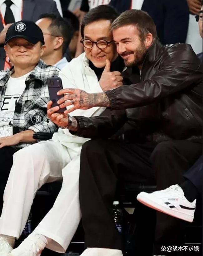 成龙被指不尊重马云 合影不带他还忽略他搭讪