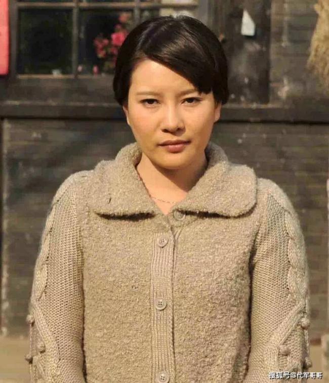 抛弃侯耀文嫁给师侄戴志诚的袁茵 如今过得怎样