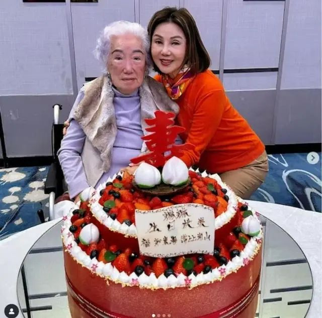 初代琼瑶女郎罕谈豪门家规 每天要向婆婆敬茶