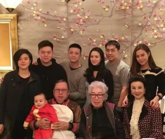初代琼瑶女郎罕谈豪门家规 每天要向婆婆敬茶