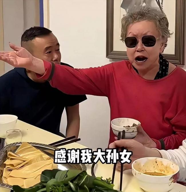 潘长江中秋家宴曝光 如今现状让人唏嘘