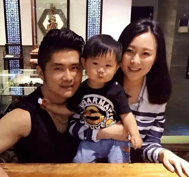 潘长江中秋家宴曝光 如今现状让人唏嘘