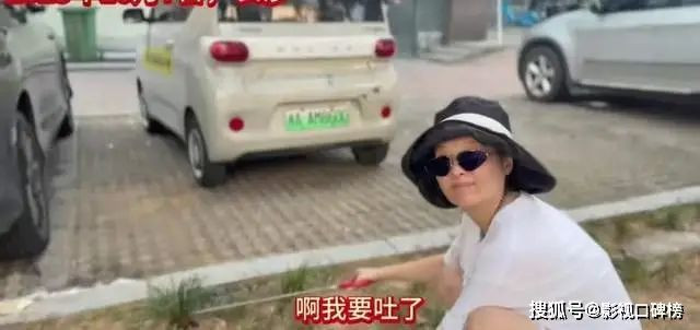 袁立扫大街累到低血糖 罕见露面瘦了一大圈