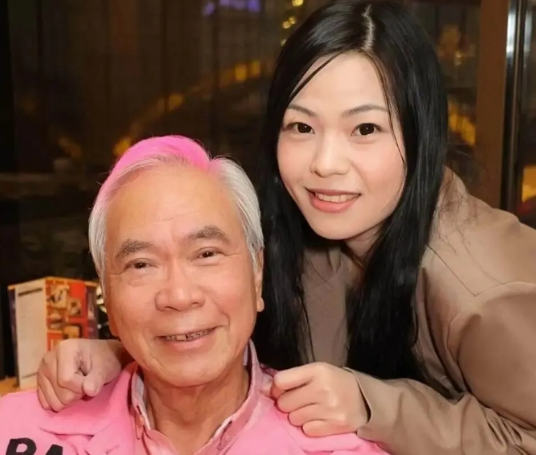 小37岁未婚妻卷走46亿 老戏骨现身回应