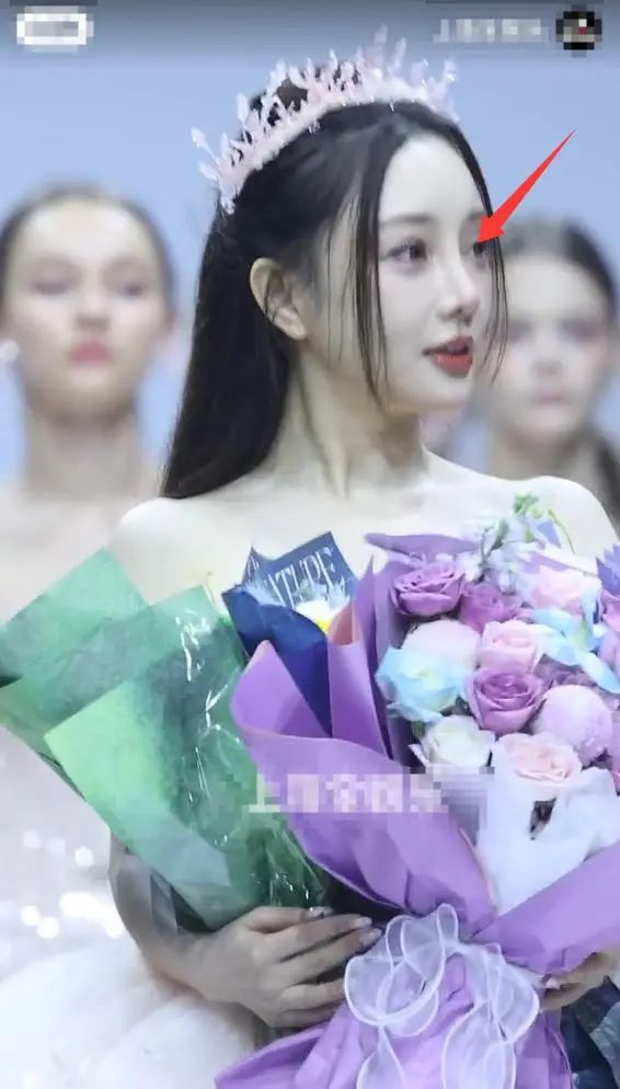 44岁李小璐现身难扛生图 卧蚕老鼻子变棍子