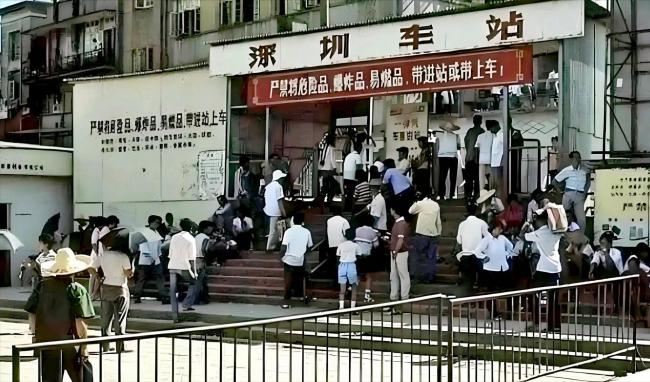 陈国军：我与刘晓庆还没离婚 就被她赶出门流浪