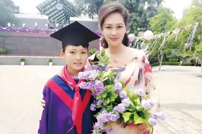 陈国军：我与刘晓庆还没离婚 就被她赶出门流浪