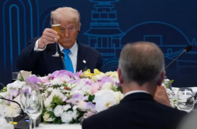 卡尼与川普尴尬同桌! 笑着寒暄、私下火药味浓 卡尼与川普尴尬同桌! 笑着寒暄、私下火药味浓