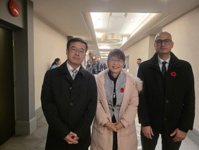 列治文产权案: 数百居民挤爆说明会 狠批市长 列治文产权案: 数百居民挤爆说明会 狠批市长