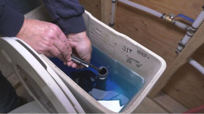 离谱! 两户居民被收万元水费 疑水表出错无人理