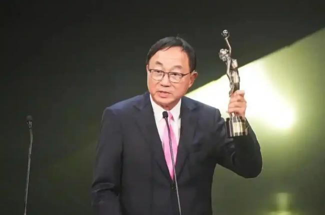 82岁影帝许冠文1年拿了两个博士 坦然面对死亡