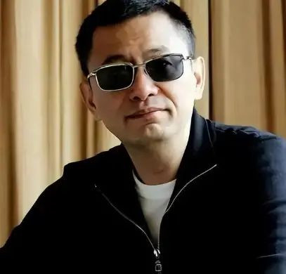 王家卫聊天录音曝光：对金靖开黄腔 说唐嫣太装