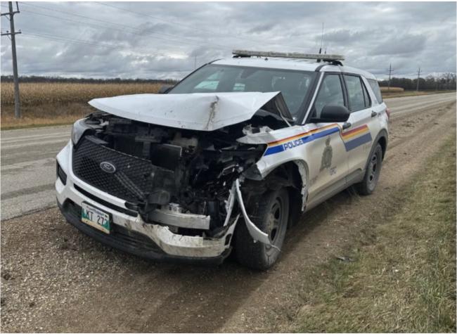 一名17岁青少年极度猖狂: 多次劫车 撞烂3辆警车