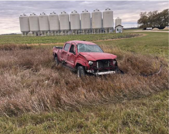 一名17岁青少年极度猖狂: 多次劫车 撞烂3辆警车