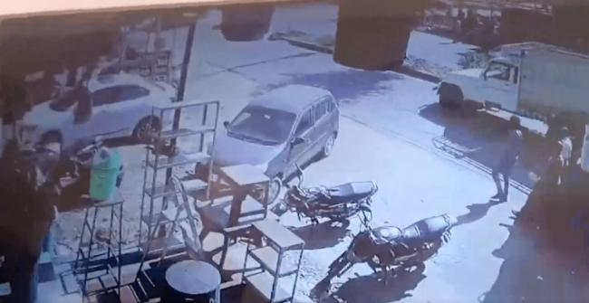 印度货车司机醉酒驾驶 连撞17车酿19死 莫迪致哀 印度货车司机醉酒驾驶 连撞17车酿19死 莫迪致哀