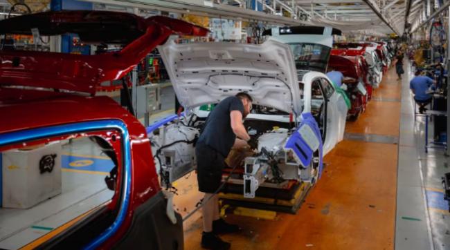 加拿大专家: 别被美国拖下水 赶紧吸引中国车厂