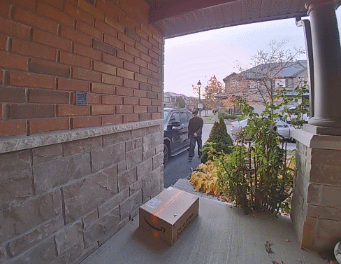 要过节了! 包裹到家2分钟就被贼偷走 屋主气炸 要过节了! 包裹到家2分钟就被贼偷走 屋主气炸