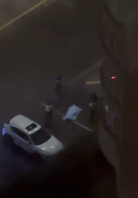 惊魂Metrotown! 男子遭枪击爆头, 当场惨死! 附近惊现疑似灭迹 惊魂Metrotown! 男子遭枪击爆头, 当场惨死! 附近惊现疑似灭迹