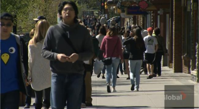 美加边境城市放大招吸引加拿大人: 想你们了 美加边境城市放大招吸引加拿大人: 想你们了