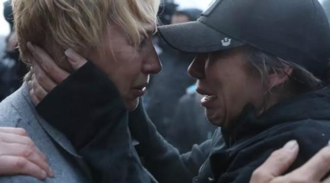 彻夜枪响砰砰射杀数百鸵鸟 农场女痛哭 彻夜枪响砰砰射杀数百鸵鸟 农场女痛哭