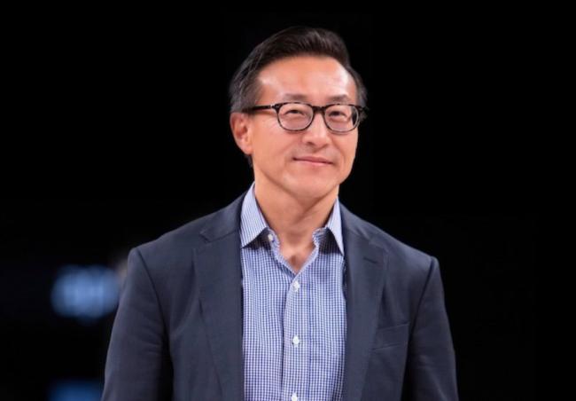 刚刚! 华人登顶加拿大首富 惊现神秘华人女富豪