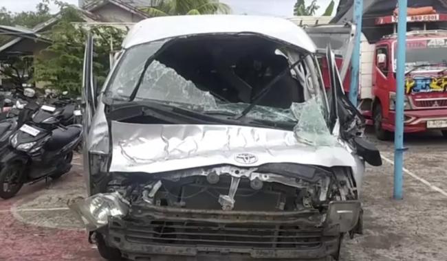 重大车祸! 中国公民13死伤 重大车祸! 中国公民13死伤