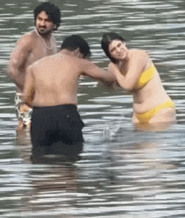 奇葩! 印度游客庐山景区脱衣下水洗澡, 互相搓背! 景区公布监控, 警方已介入 奇葩! 印度游客庐山景区脱衣下水洗澡, 互相搓背! 景区公布监控, 警方已介入