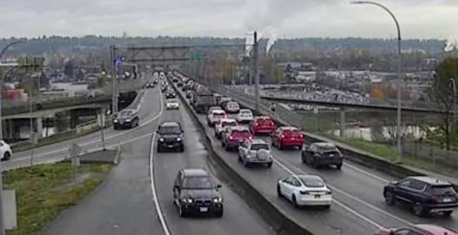 一家店开张,大温主要交通枢纽各方向道路塞车 一家店开张,大温主要交通枢纽各方向道路塞车